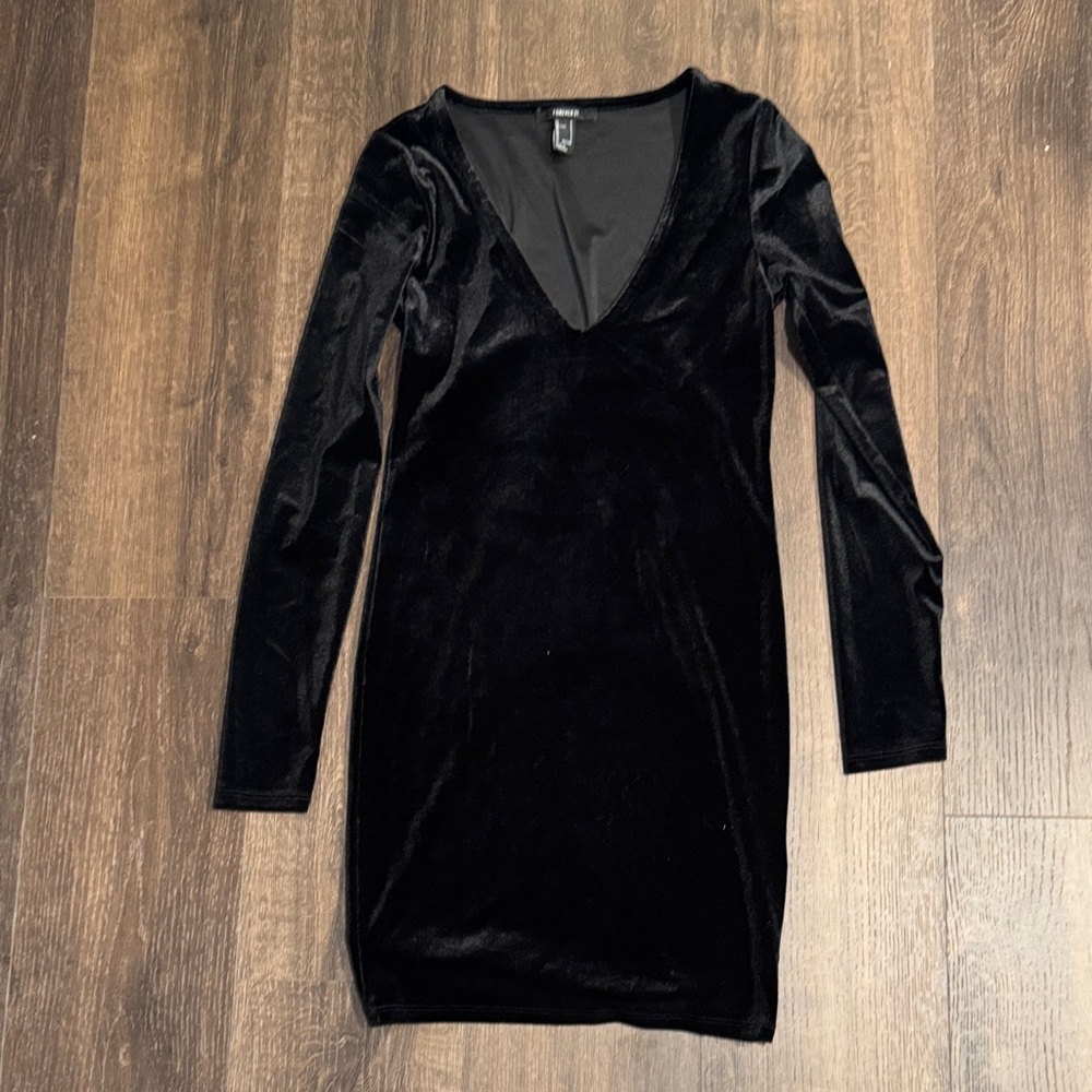 Forever 21 Black Velvet Long Sleeve Dress